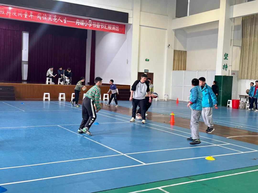 青少年篮球爱好者如何提高接球技巧?_2